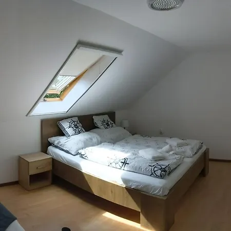 Bed & Breakfast Margareta Etterem Es Vendeghaz Balatonbereny