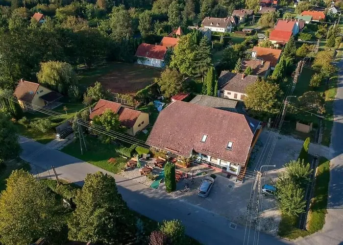 Margareta Etterem Es Vendeghaz B&B Balatonberény